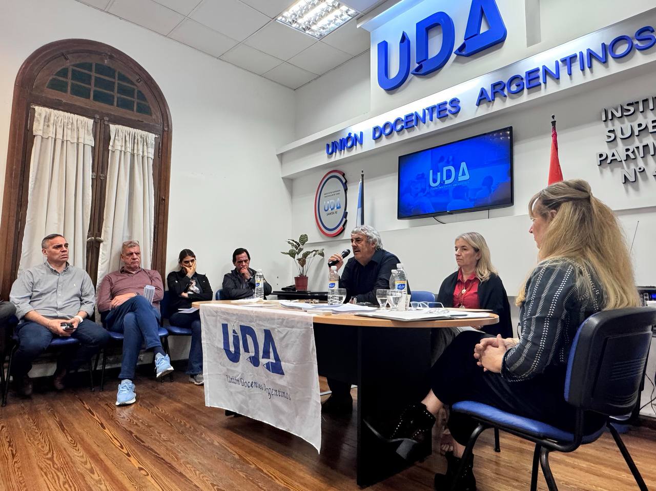 UDA Santa Fe reclamó que aumenten los salarios un 25% y que cese la hostilidad contra los docentes y la educación